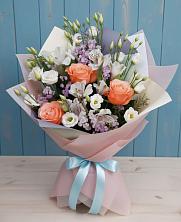 Букет цветов из:  Лизиантусы, Розы, Альстромерии и Гипсофила в Новосиле