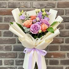 Букет цветов из:  Лизиантусы и Розы в Новосиле