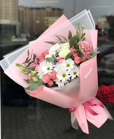 Букет цветов из: Розы, Лизиантусы и Хризантемы в Новосиле